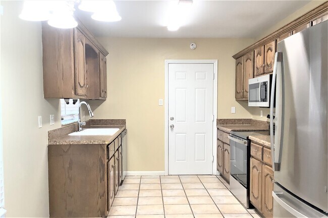 Building Photo - 11908 Cedarfield Dr