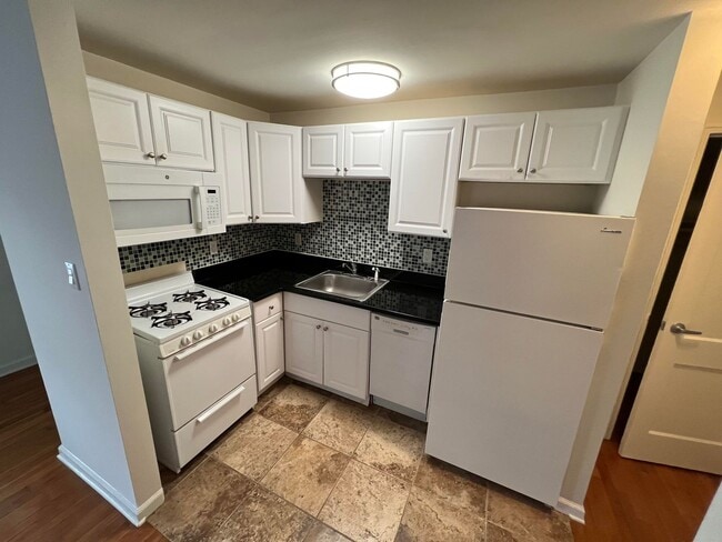 Interior Photo - 406 Deal Lake Dr