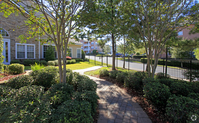 Foto del edificio - Barrington Park Condominiums