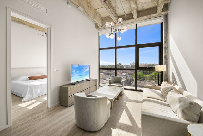 Foto del edificio - Little River Center Lofts