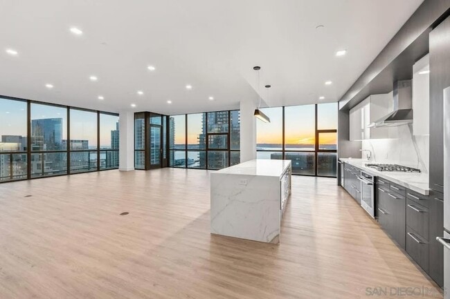 Building Photo - 1440 Columbia St