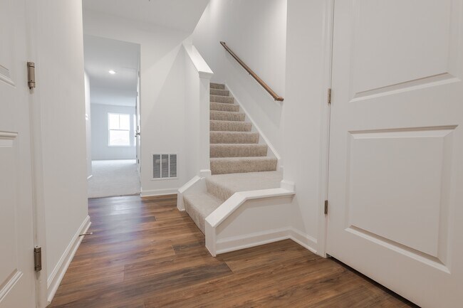 Building Photo - 25 Nymph Rd