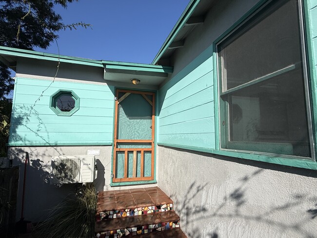 Building Photo - 924 Electric Ave