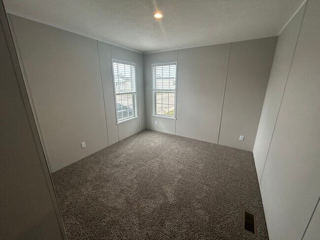 Building Photo - 663 Oregon St