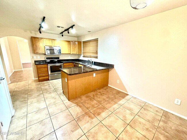 Foto del edificio - 3229 E Tonopah Dr