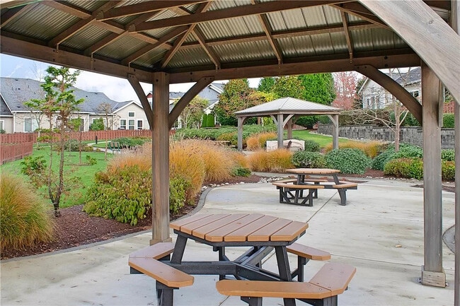 Common areas - 2514 85th Dr NE