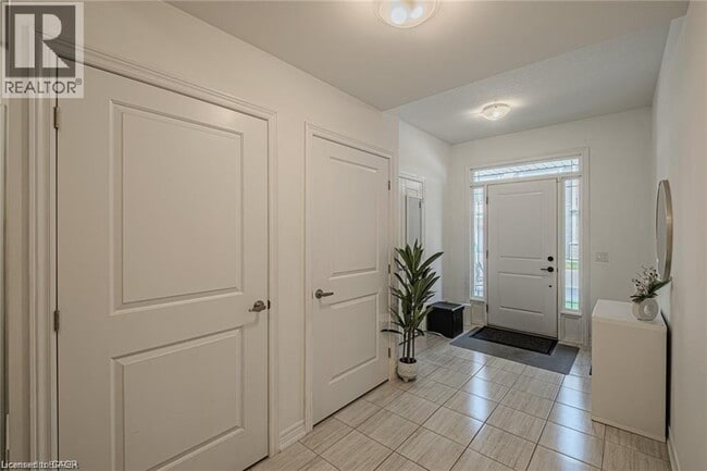 Photo du bâtiment - 77 Diana Ave