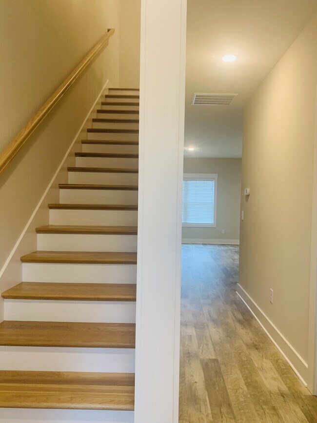 Building Photo - 807 Coles Ferry Pike