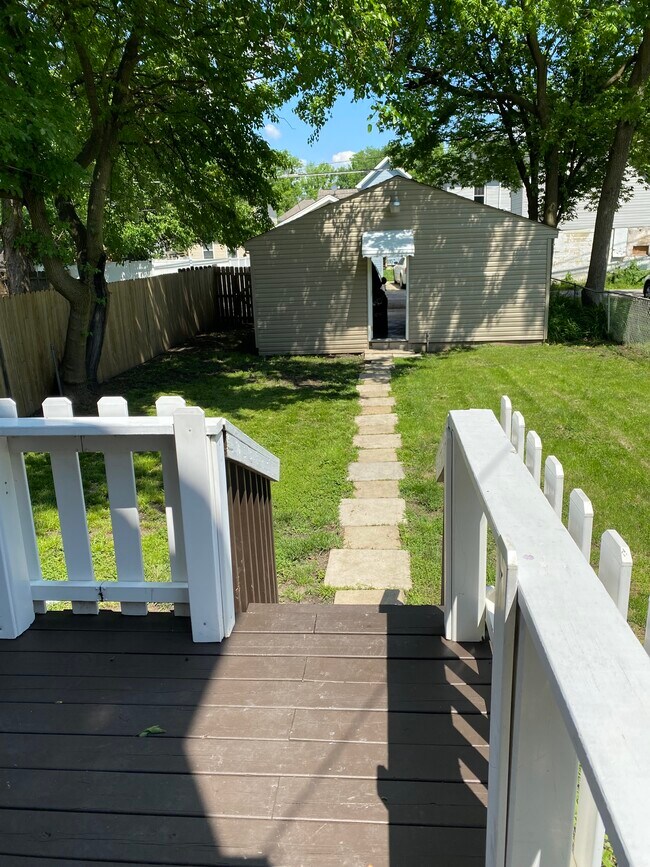 Terraza y patio hasta garaje. - 260 W Park Ave