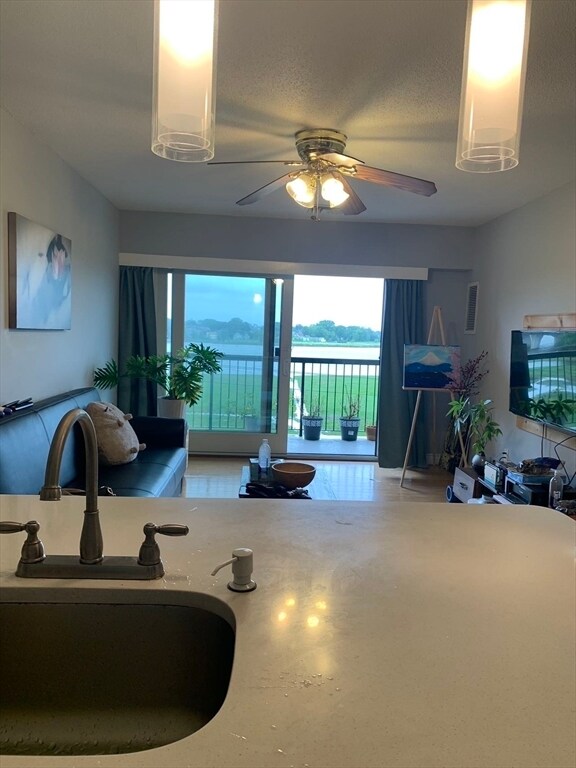 Foto del edificio - 133 Commander Shea Blvd