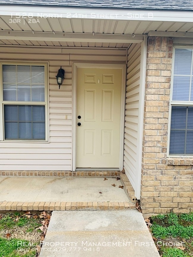 Building Photo - 3/2 Duplex in Van Buren - Great Location!