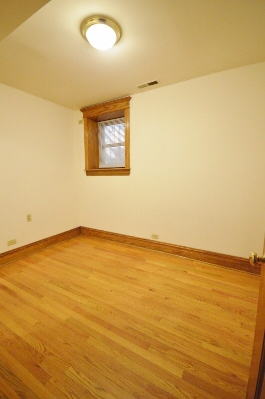 Building Photo - 1417 W Belle Plaine Ave