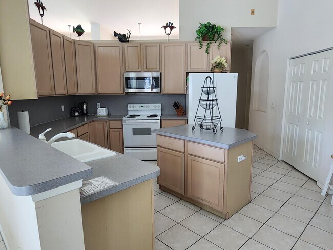 Building Photo - 3495 Fairway Oaks Trail