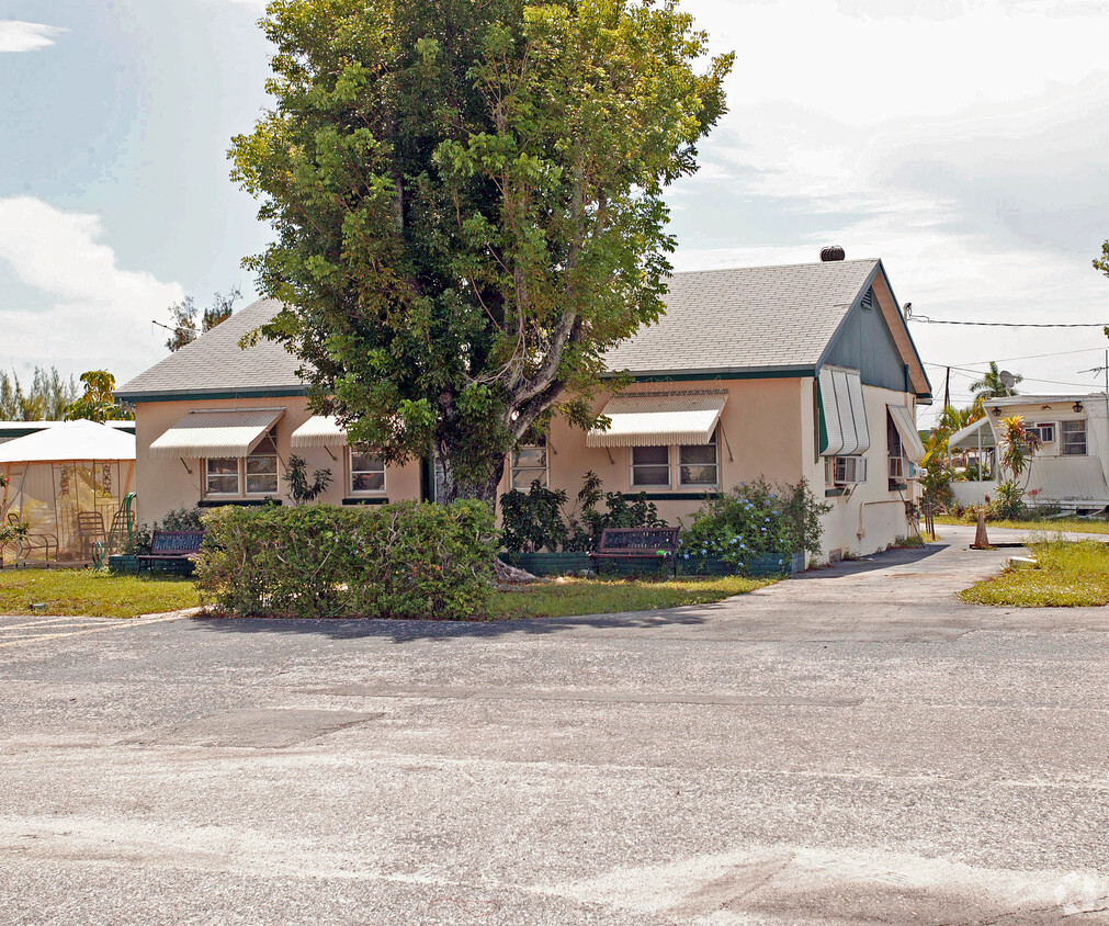 Primary Photo - Paradise Mobile Home Park