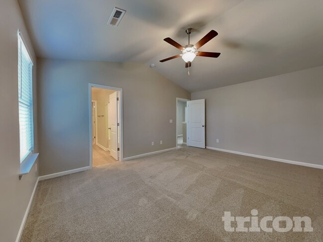 Building Photo - 572 Lakerun Dr