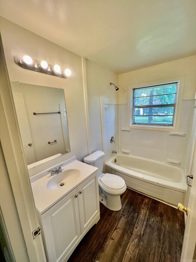 Building Photo - 6403 Dove Ln