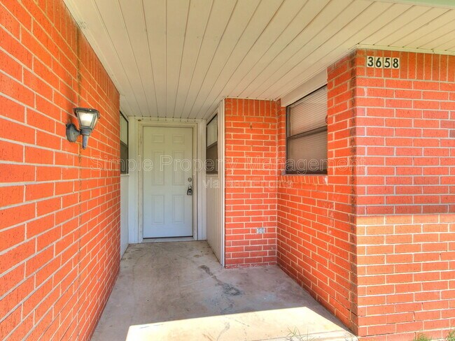 Foto del edificio - 3658 Harper Rd