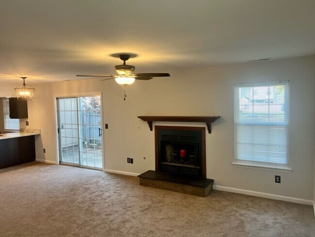 Building Photo - FOR RENT CHESAPEAKE!