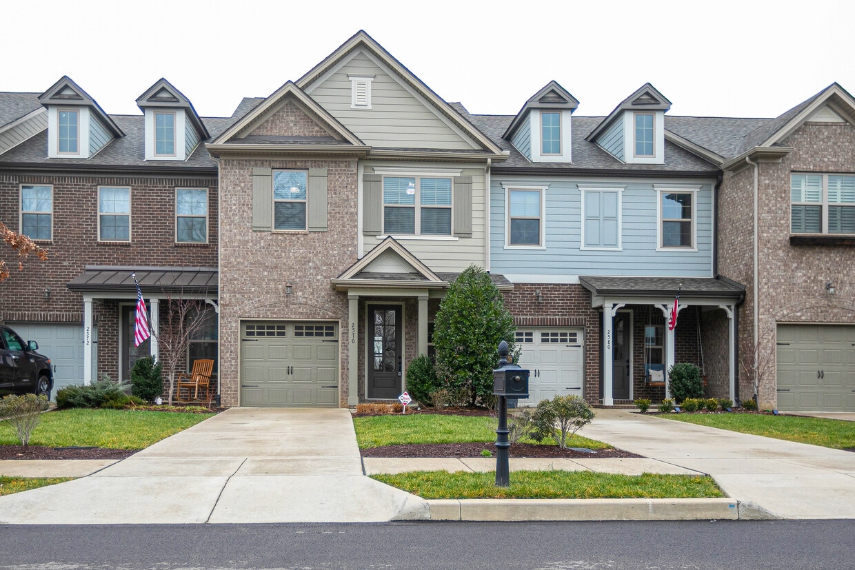 2576 Wellesley Square Dr, Thompsons Station, TN 37179 Townhouse for