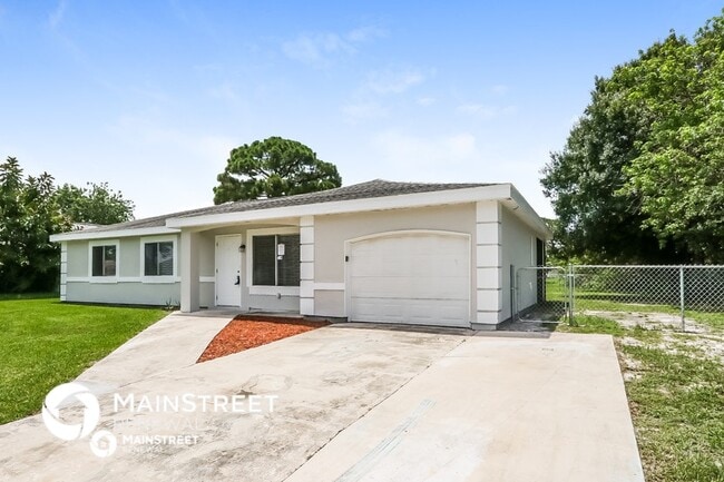Building Photo - 386 SW Homeland Rd