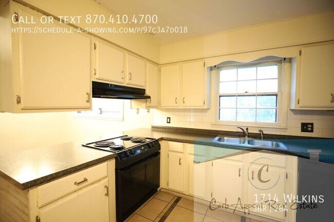 Foto del edificio - Beautiful 3 bed / 1.5 bath home - corner l...