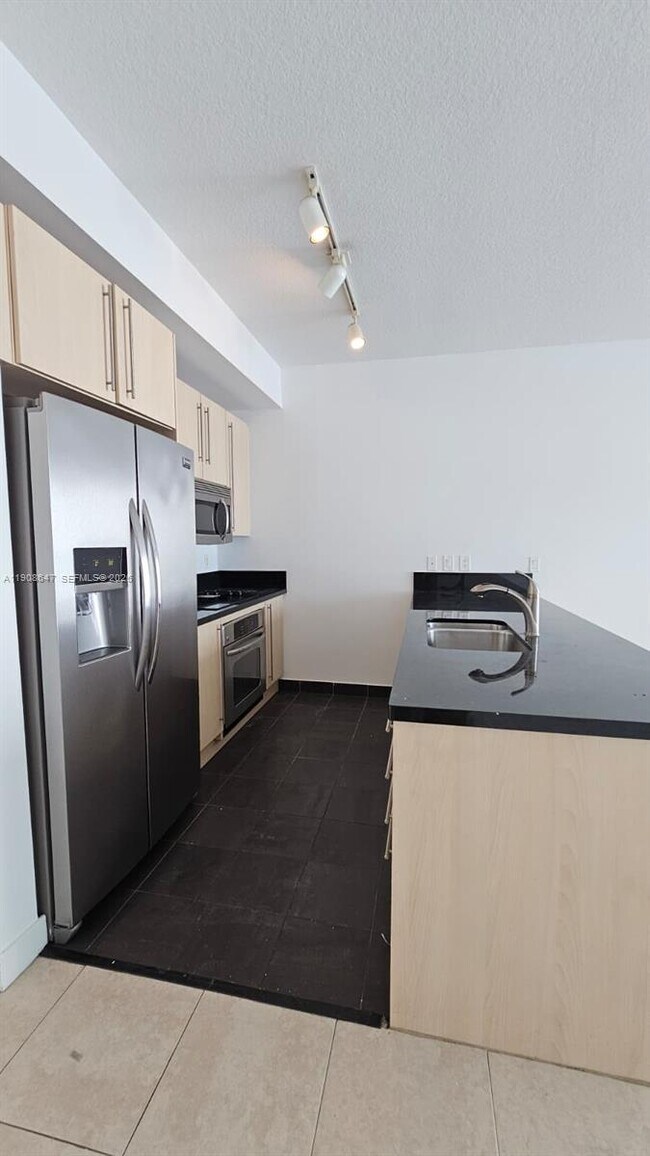 Building Photo - 1111 SW 1st Ave