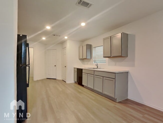 Foto del edificio - 5233 Elrington Vly Ln