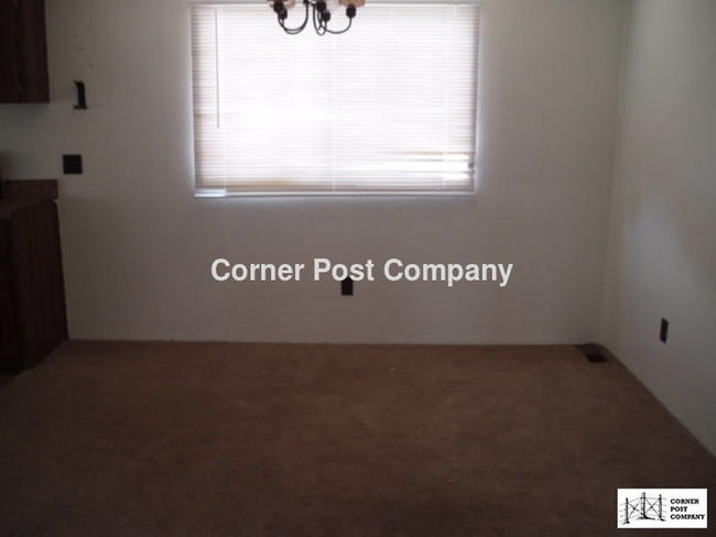 Building Photo - Three Bedroom Home