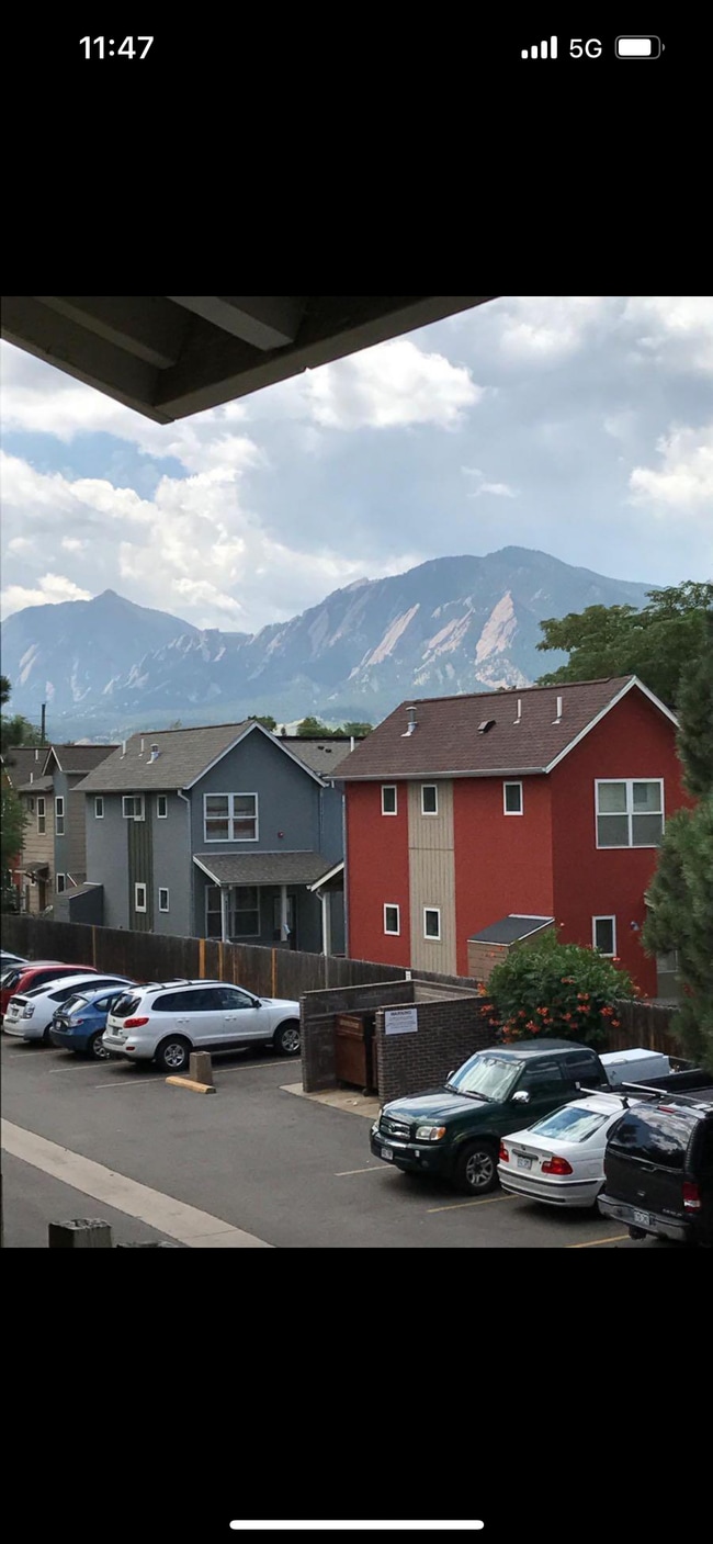 Building Photo - 2707 Valmont Rd