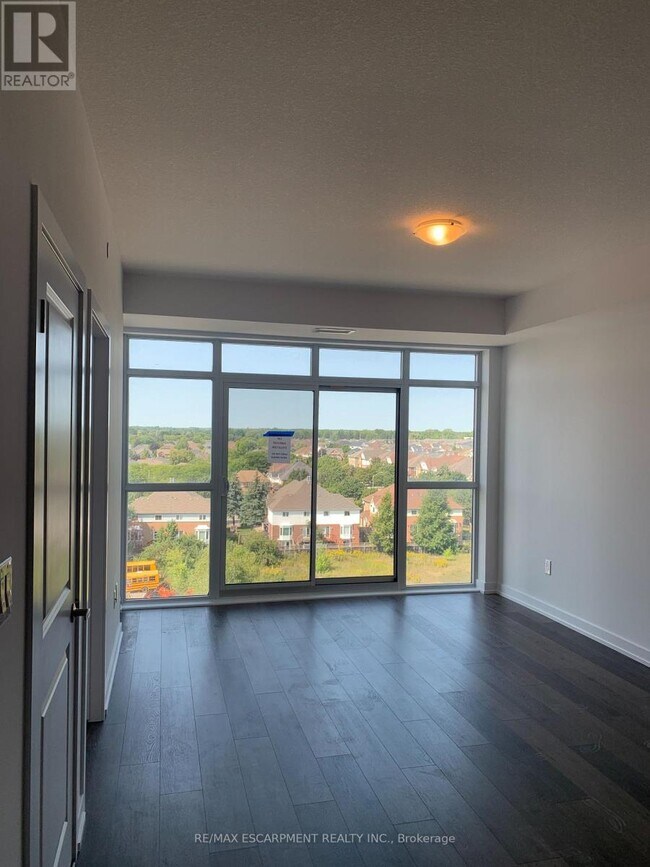 Photo du bâtiment - 450-450 Dundas St E