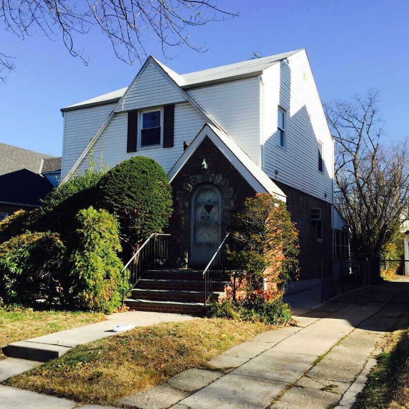 Foto principal - 69-51 181st St