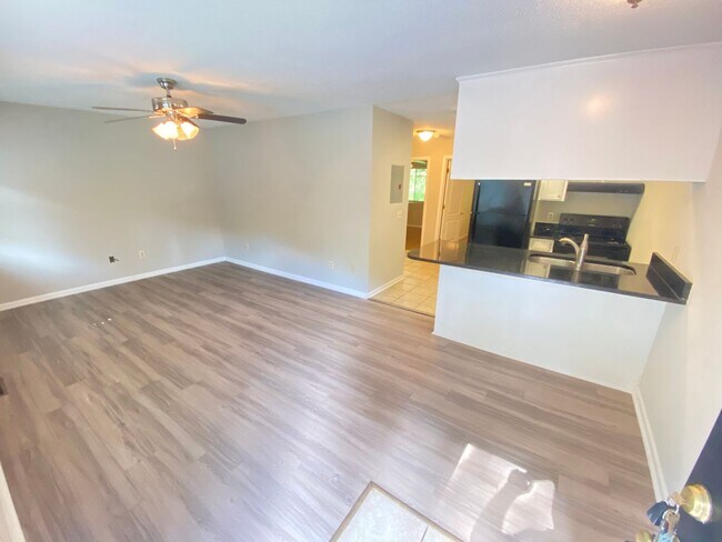 Building Photo - 40 Willowbrook Dr NW