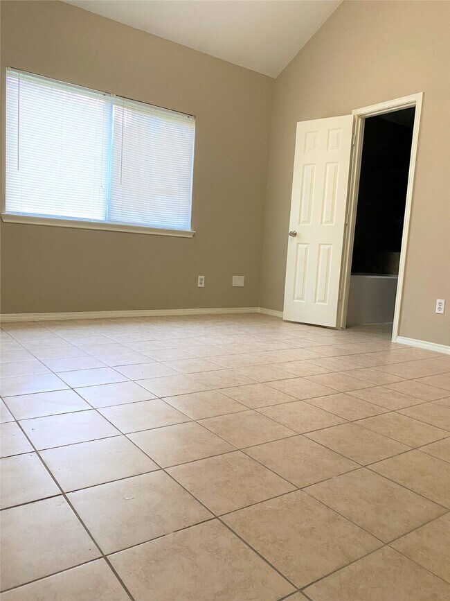Building Photo - 9104 N Green River Dr
