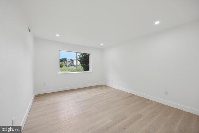 Building Photo - 511 Bradley Ct