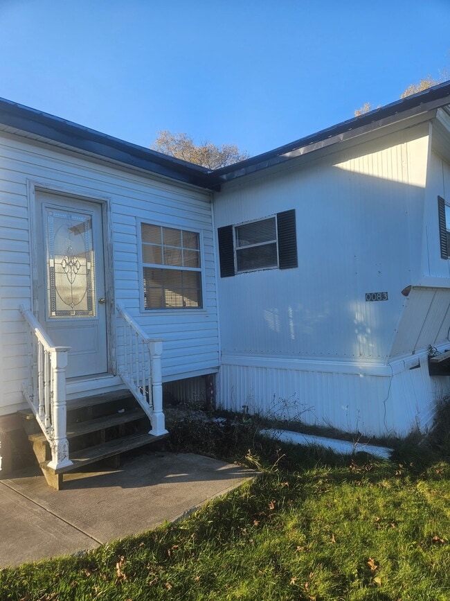 Building Photo - 83 Steele Rd