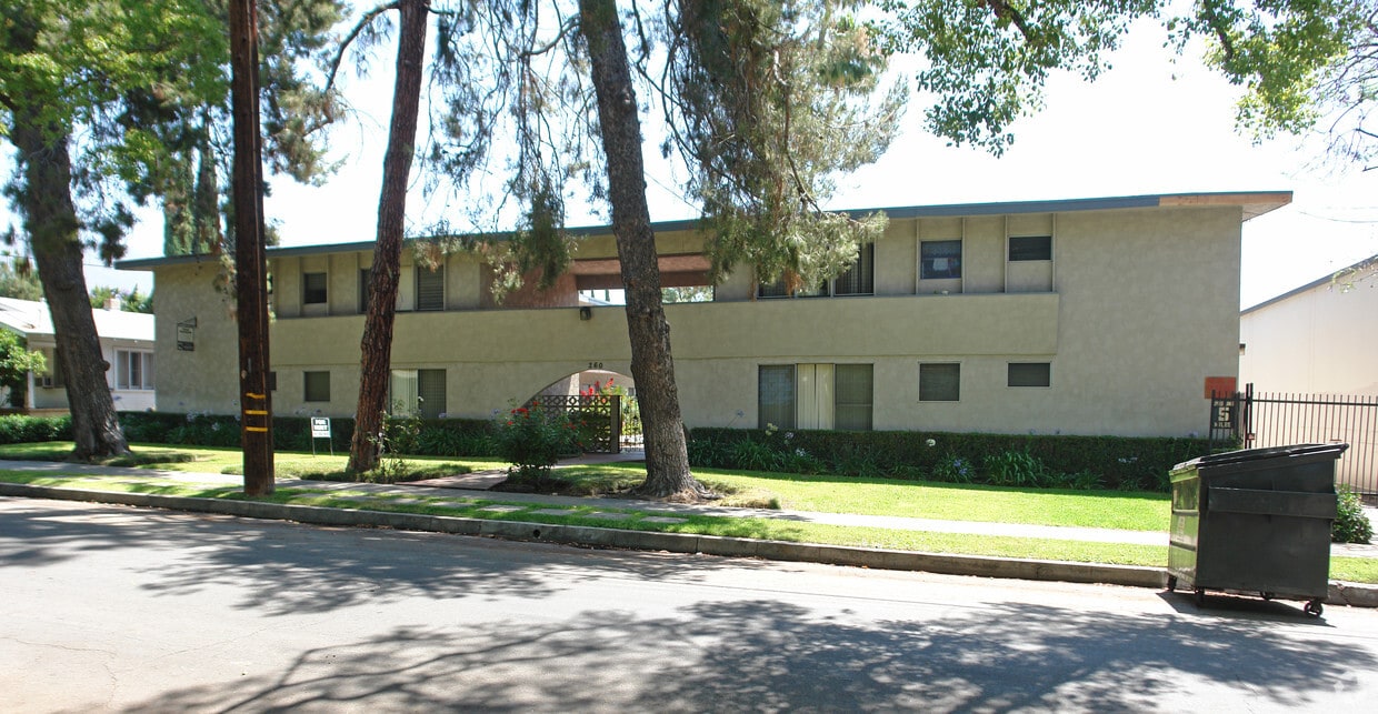 Foto del edificio - 260 N Oak Ave