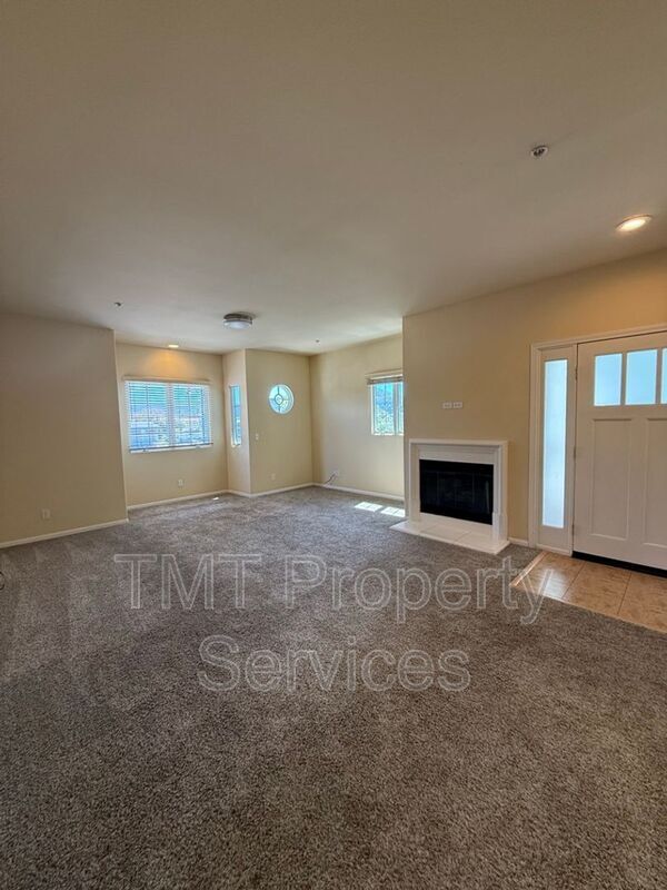 Foto del edificio - 595 Ave of Flags