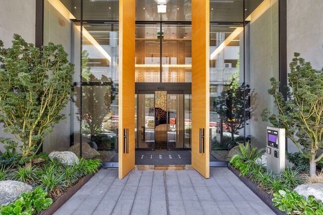 Building Photo - 300 Virginia St