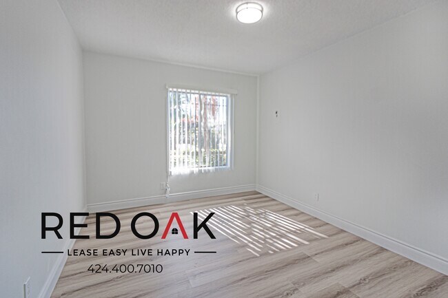 Building Photo - 1214 S Atlantic Dr