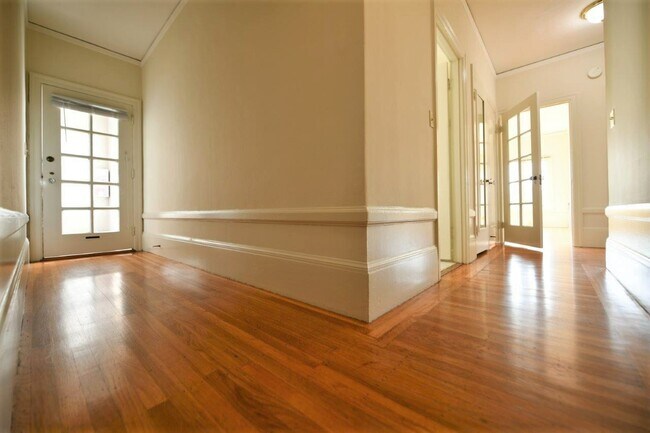 Foto del edificio - 747 Warfield Ave