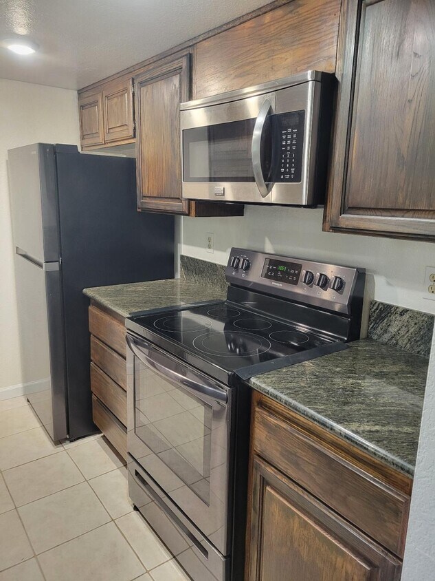 Primary Photo - 5234 Makati Cir