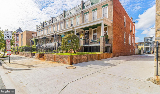 Foto del edificio - 3632 11th St NW