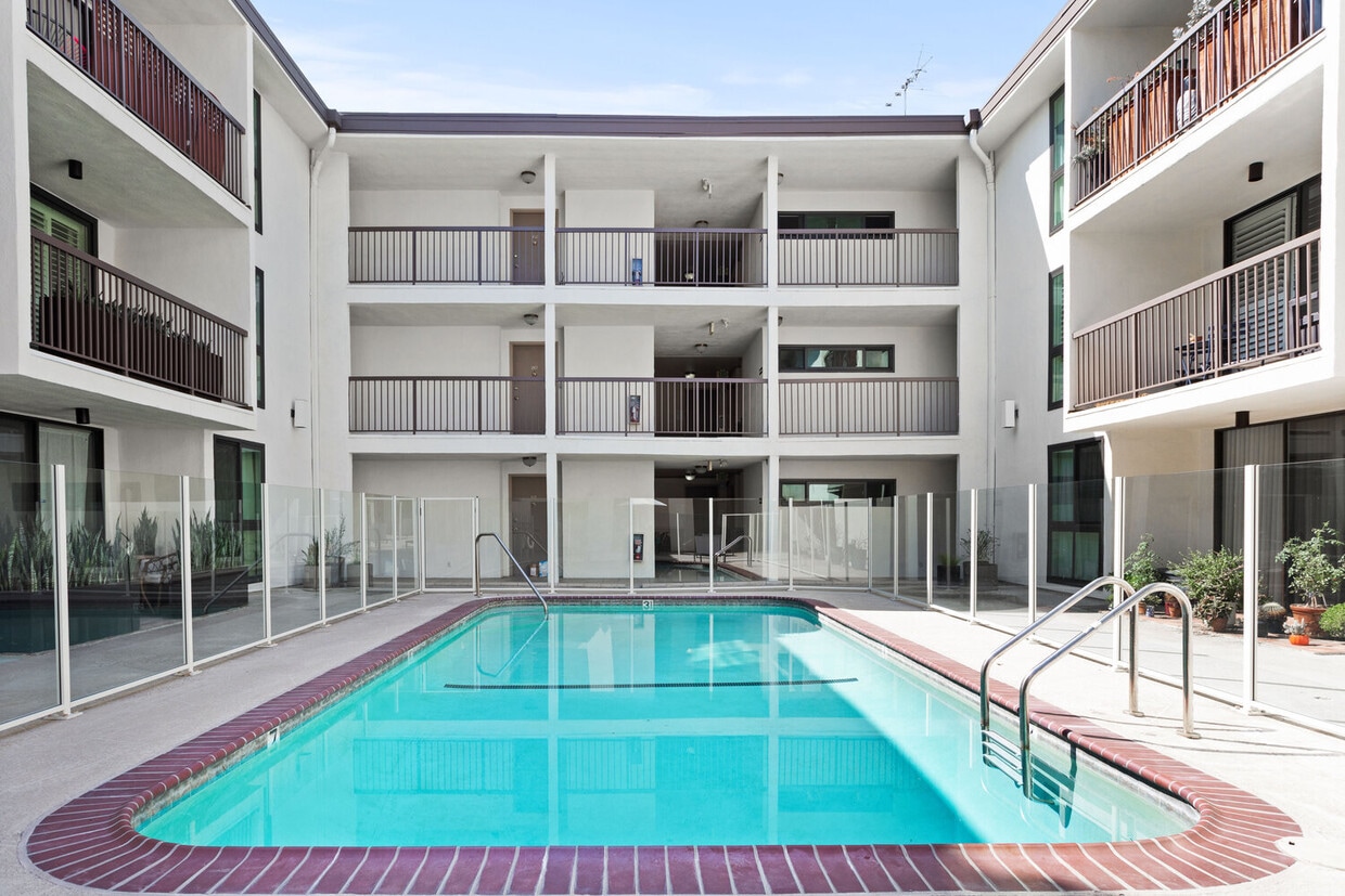 Pool - 911 N Kings Rd