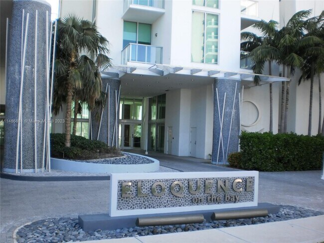 Foto del edificio - 7928 East Dr