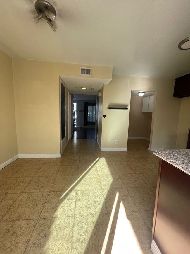 Foto del edificio - Cozy 2b/1.5ba Townhome in Anaheim