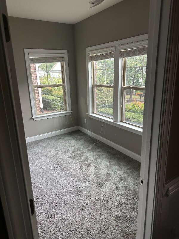 Foto del edificio - 574 Village Loop Dr