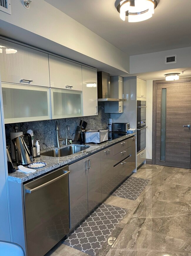 Building Photo - 17275 Collins Ave