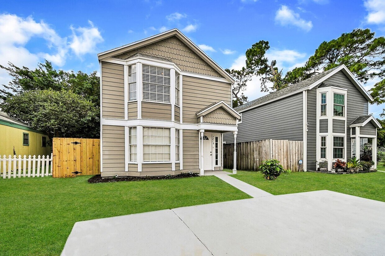 Primary Photo - 3 br, 2.5 bath House - 5818 Cassandra Ct