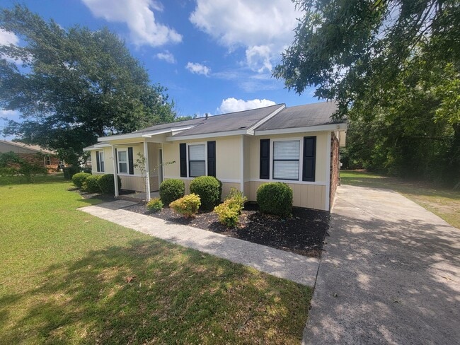 Building Photo - 2640 Teakwood Dr