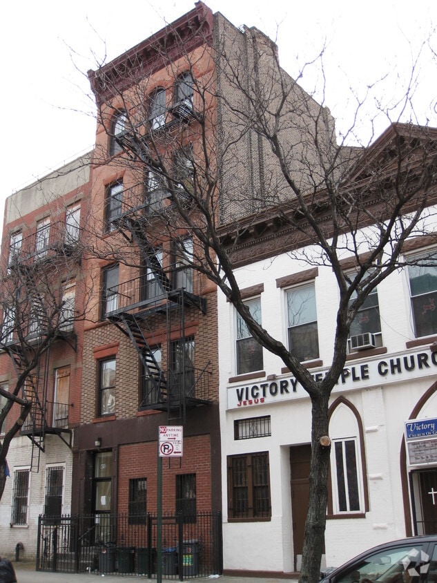Building Photo - 410 Gates Ave
